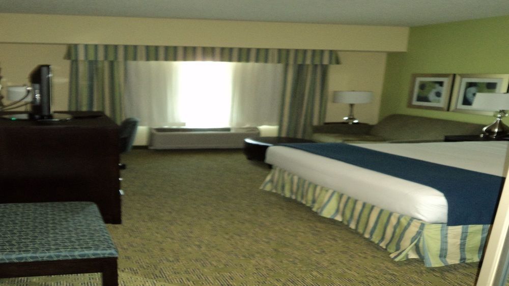 Express And Dickson By Ihg 2*